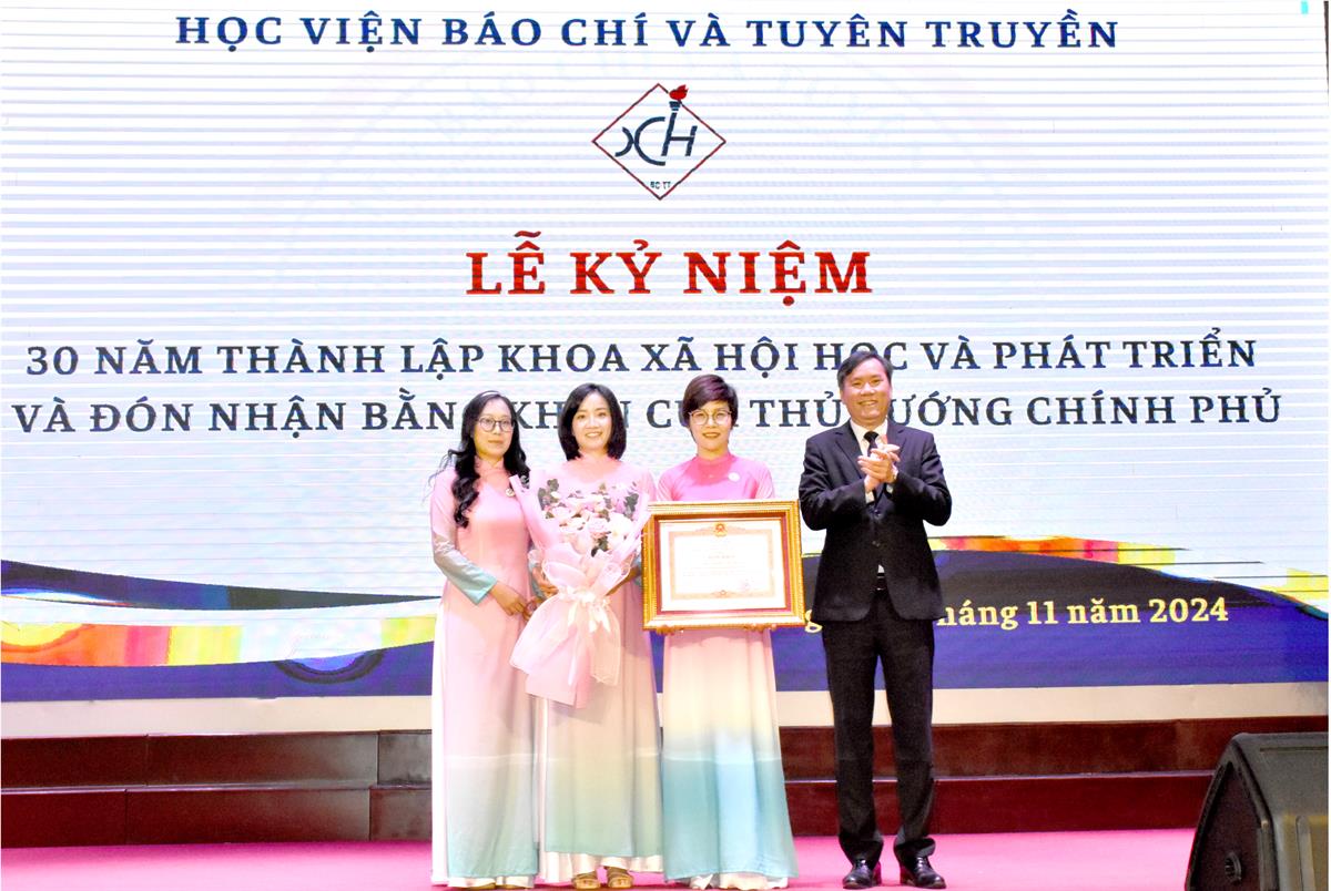 Lễ Kỷ niệm “30 năm Khoa Xã hội học và Phát triển và đón nhận Bằng khen của Thủ tướng Chính phủ”