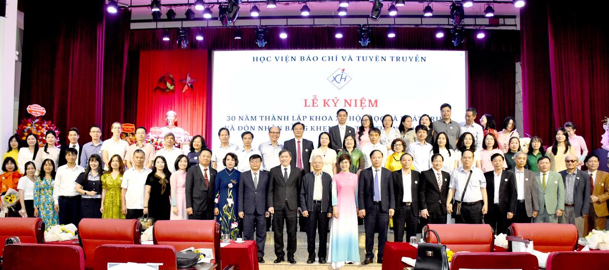 Lễ Kỷ niệm “30 năm Khoa Xã hội học và Phát triển và đón nhận Bằng khen của Thủ tướng Chính phủ”