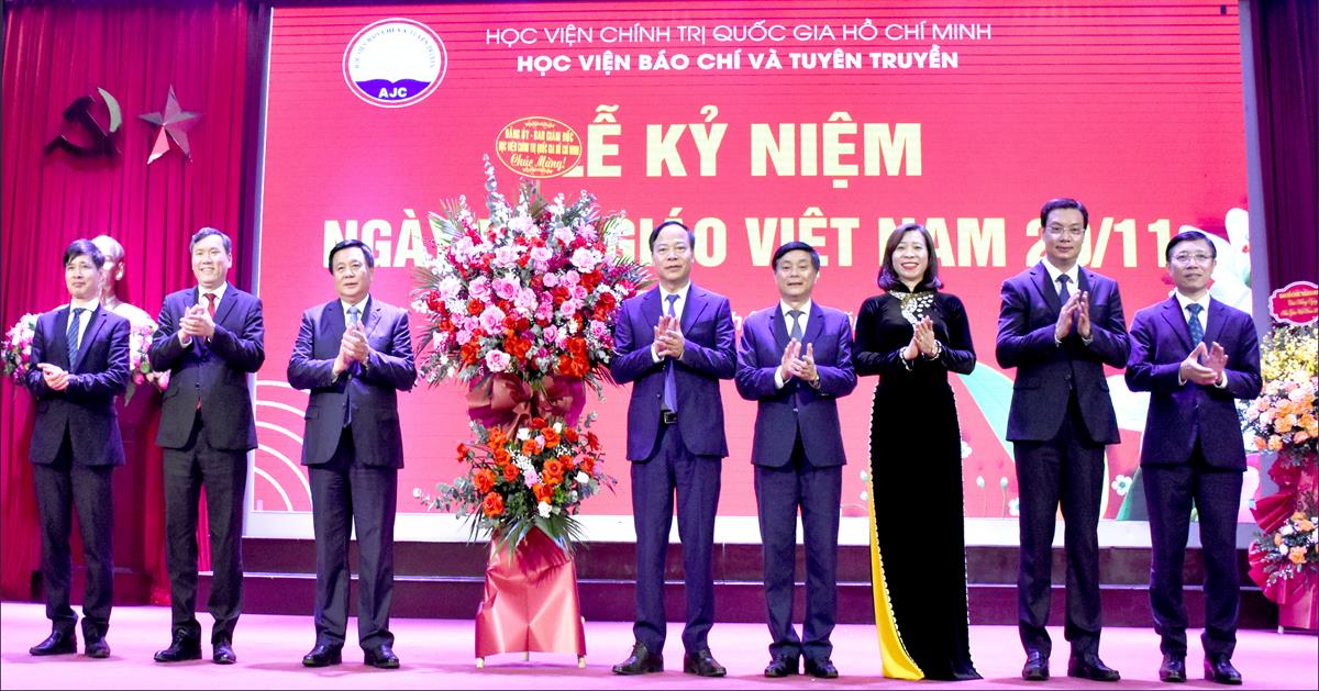 Các đoàn đến chúc mừng Học viện Báo chí và Tuyên truyền nhân dịp kỷ niệm 42 năm Ngày Nhà giáo Việt Nam (20/11/1982 – 20/11/2024)