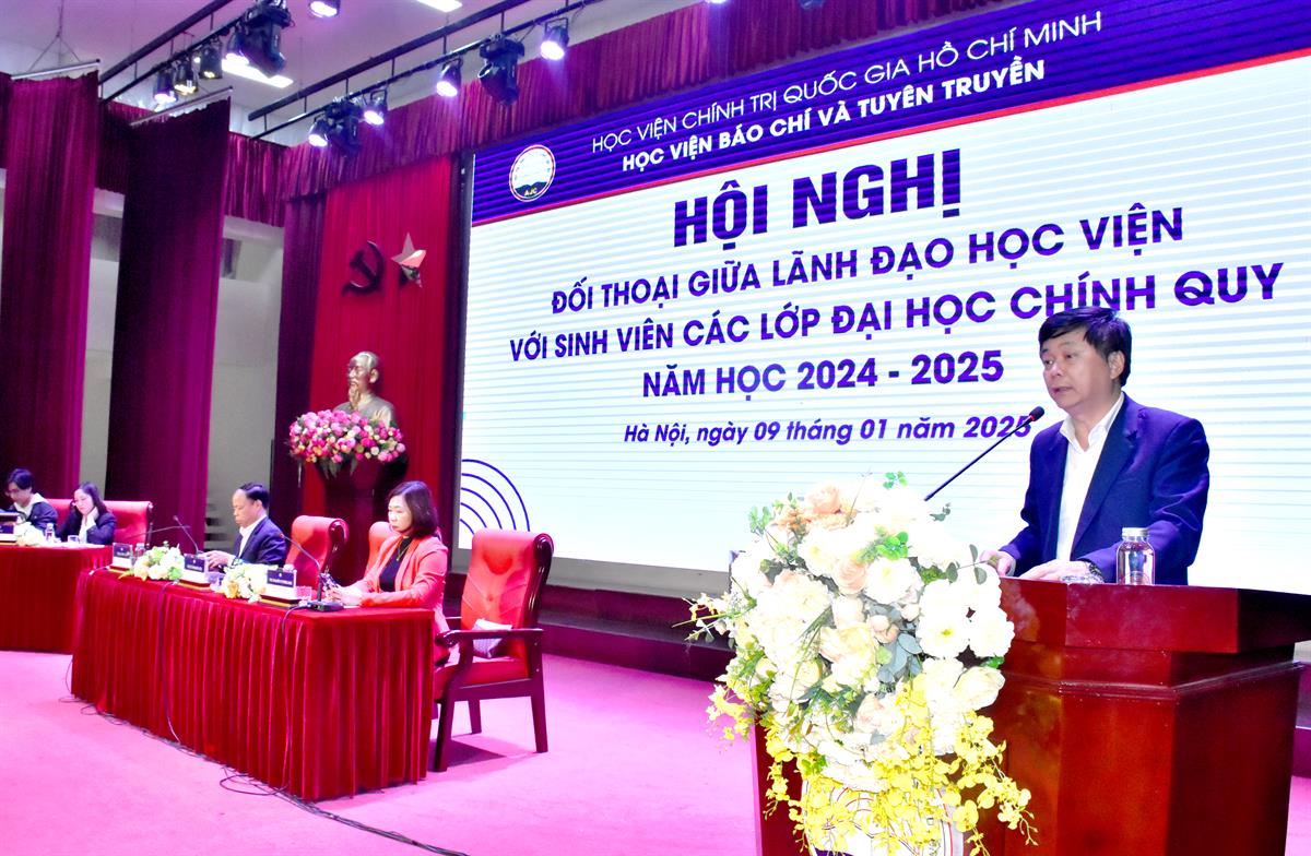 Hội nghị Đối thoại giữa lãnh đạo Học viện với sinh viên các lớp Đại học chính quy năm học 2024 - 2025